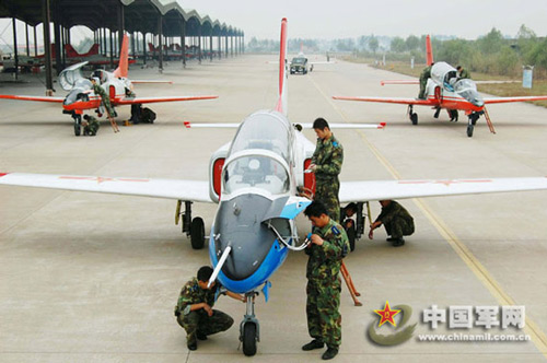 空军地勤转士官容易吗 比起武警、野战兵哪个