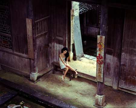 张曼玉惊艳写真 蓬蓬头变身妖娆<em>女海盗</em>--娱乐