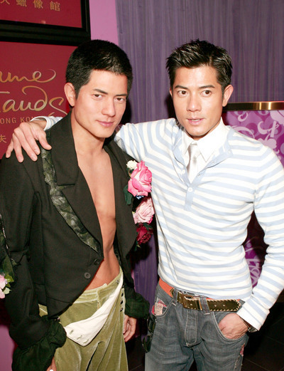 蜡像馆摆放着一个跟郭富城真人几乎一模一样的蜡像