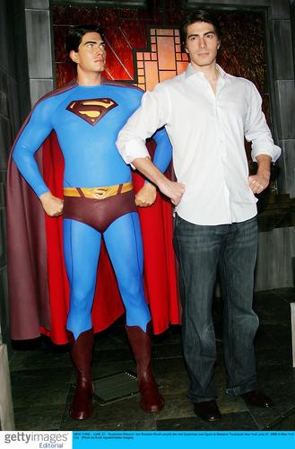 布兰登揭幕超人蜡像 康特妮辨真假男友