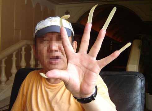 【图文】了得指甲长到8厘米 -指甲-西部商报