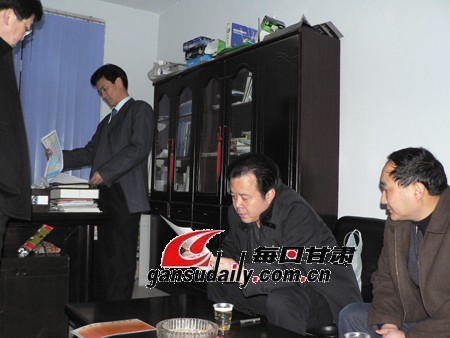 副市长杨全社与市交通局,市宣传部领导共同策