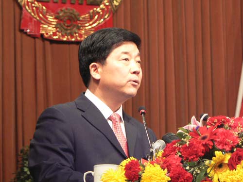 新当选的陇南市市长郭玉虎发言