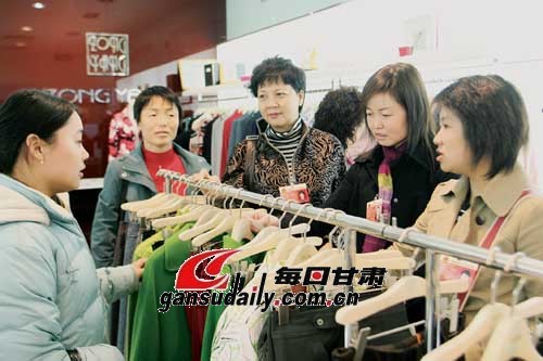 甘肃女人大代表在京举办联欢会
