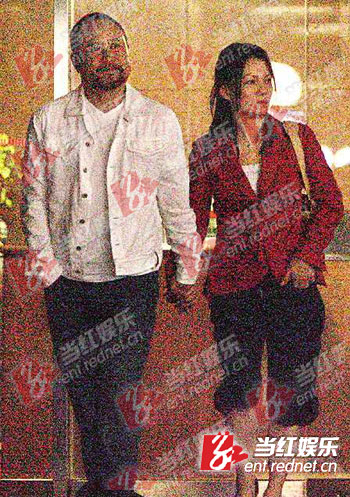 张韶涵妈妈与 张镐哲 街头激吻照全公开-张韶涵