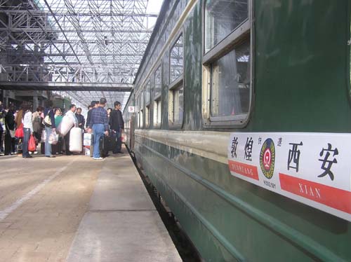 敦煌至西安、银川、乌鲁木齐、嘉峪关列车开通