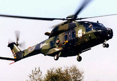 运输型军用直升机,其副驾驶员的主要任务是什