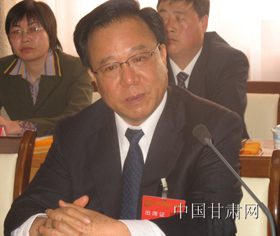 <em>陆浩</em>李子奇李膺参加天水团讨论
