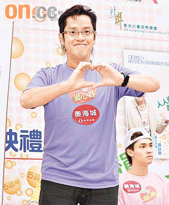 香港球迷冲突 谭咏麟否认与明星足球队有关-谭