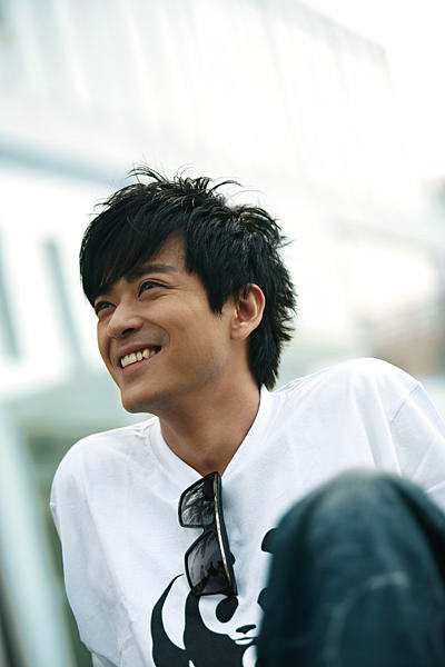  陈晓东 助阵公益行动 畅谈环保小窍门展设计才