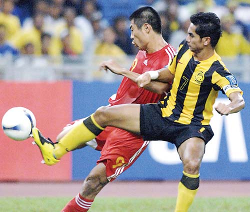 亚洲杯足球赛中国5:1大胜马来西亚(图)--天水日