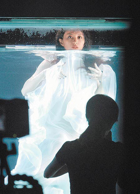 <em>飞儿</em>乐队<em>女主唱</em>开放尺度 全裸入镜拍mv-<em>飞儿</em>乐