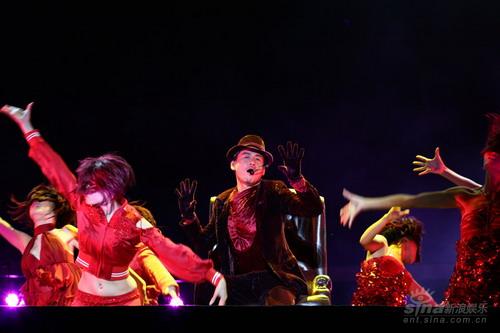 张学友北京个唱将穿黄金甲闪耀花蕊舞台-张学