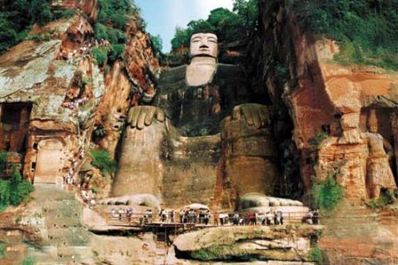 乐山大佛,难以攀越的宏伟
