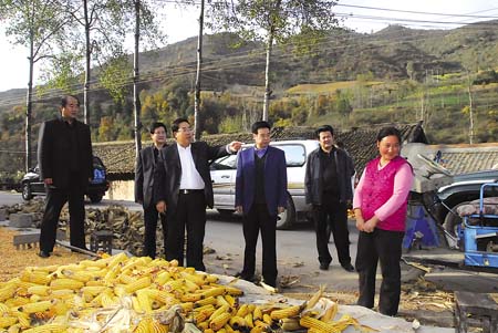 组织部部长靳来舜,市委常委,副市长杨全社及市财政局和徽县县委,县