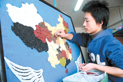 兰州商学院学生用五谷杂粮制作中国地图-商学院-甘肃