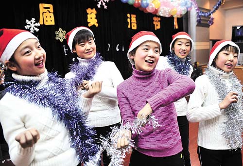 兰州八中学生进行英语表演唱-英语-甘肃