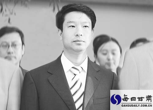 方威在方大炭素公司升旗仪式上