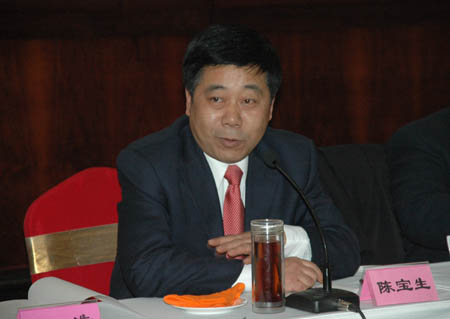 省委常委,兰州市委书记陈宝生在分组讨论会上发言