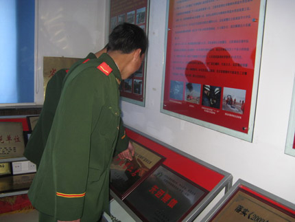 白银消防支队特勤中队组织新兵进行队史教育 