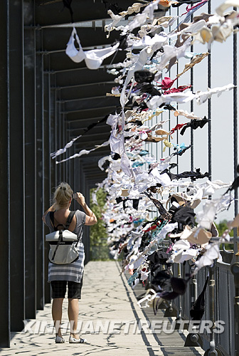 6.7万个<em>胸罩挂满</em>港口-加拿大|<em>胸罩</em>|乳腺癌|健康