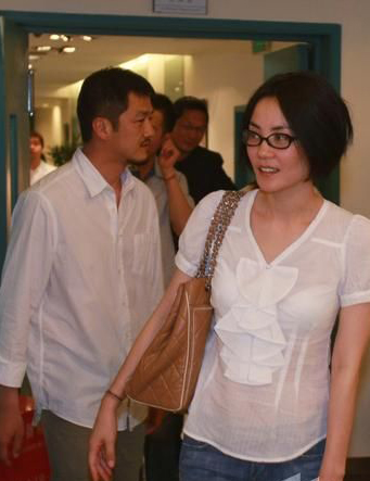 李亚鹏现场发飙王菲不阻止静候丈夫芭桂城保龄球俱乐部图片