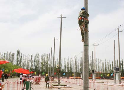 武威供电公司举行全市农电工标准化作业技术比