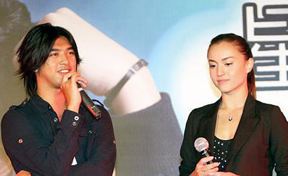 陈柏霖正式进军乐坛+女友送香吻鼓励