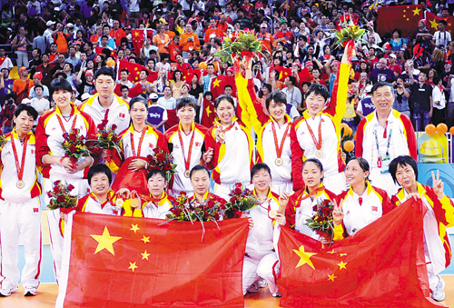 记成功卫冕的<em>中国女子坐式排球</em>队(图)