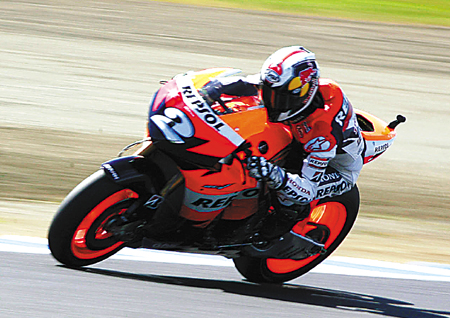 世界摩托车锦标赛日本站比赛进入第二天-,摩托