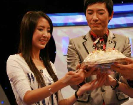 <em>女人心猜不透</em> 李健生日笑打戴军(图)-李健-娱乐