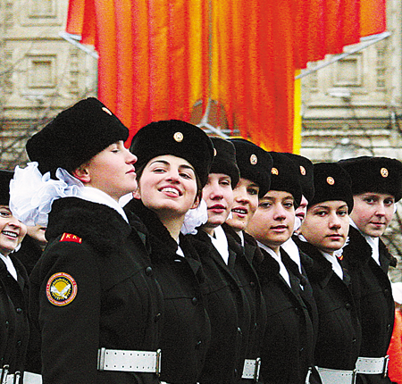 俄罗斯<em>女兵</em>在莫斯科红场参加<em>阅兵仪式</em>