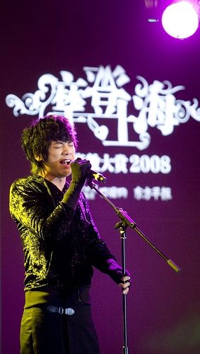 信夺摩登人物年度男歌手 演唱会已开始筹备 -信