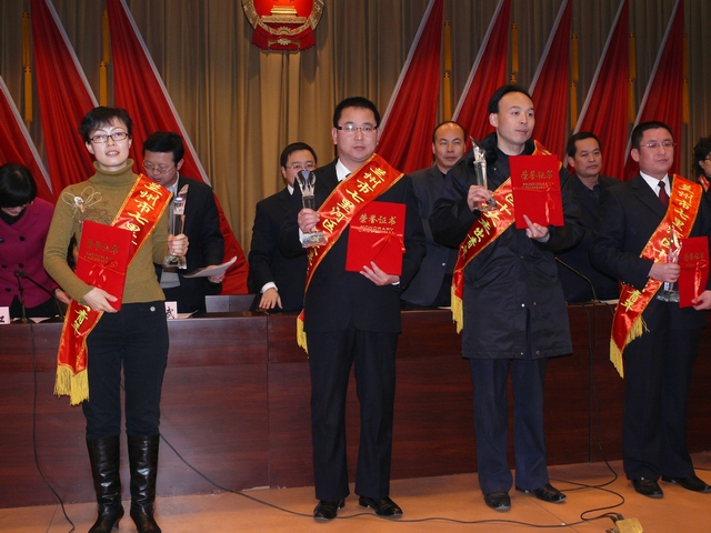 杨海宁荣获七里河区首届十大杰出青年