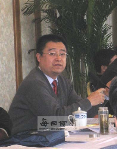 政协委员张尚虎在小组讨论会上积极发言-政协