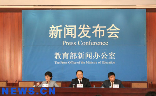 大学老师月收入_初中老师收入(3)