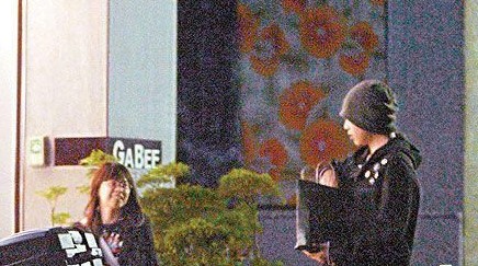 身高180公分的<em>阿信和</em>150公分的<em>蛋蛋妹</em>差距的