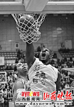 黑色双煞勇猛本土球员低迷 山西男篮负广厦(图