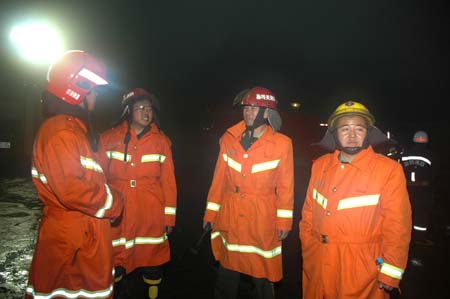 嘉峪关宏源塑化厂发生火灾 嘉酒两市消防奋力