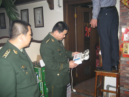 兰州消防城关科兵分三路夜查公共娱乐场所消防