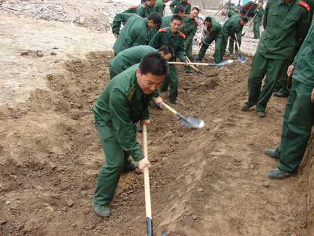 兰州消防西固中队官兵大力开展菜篮子建设-