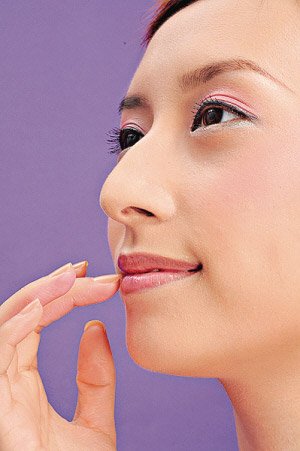 如何美颜手指 10463386_796358.jpg