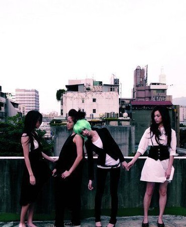 林嘉欣王心凌拍《花吃了那女孩》-林嘉欣|王心