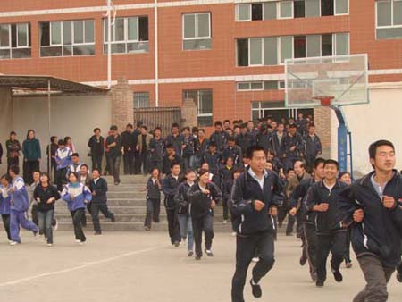 武威消防民勤大队深入民勤一中开展大型疏散演