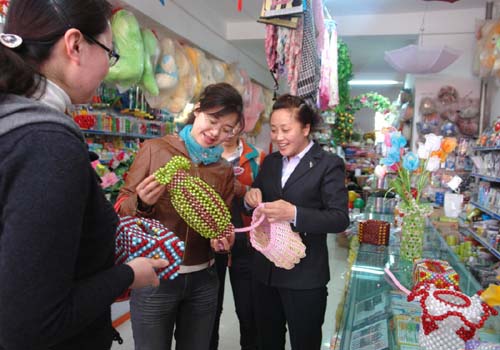 <em>瓜州县</em>女子手工艺培训基地正式挂牌--酒泉日报