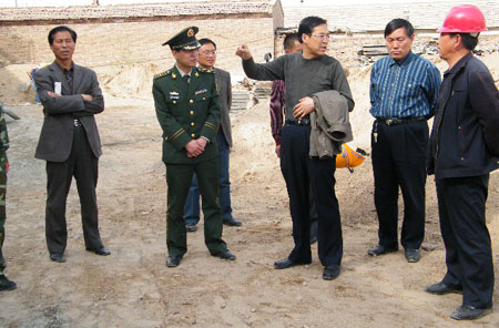 景泰县张世军县长深入在建中的景泰消防中队业