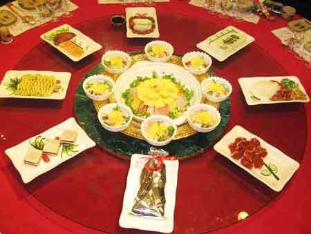 记者品尝洛阳水席感叹中华饮食文化的博大精深