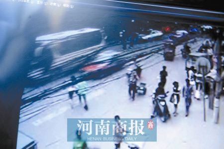 汽车被指与女孩v汽车后将其推向同学撞昏-故意女生写真胖怎么拍图片