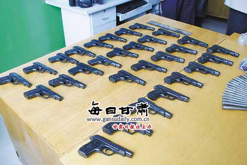 三处黑枪窝藏匿农村地窖