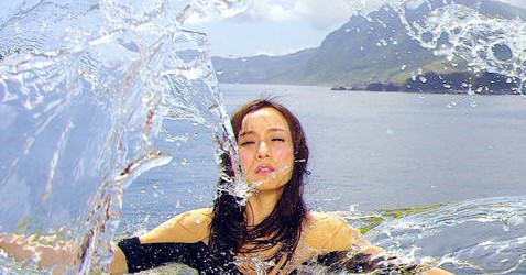 范玮琪九年来首穿泳衣-范玮琪-娱乐